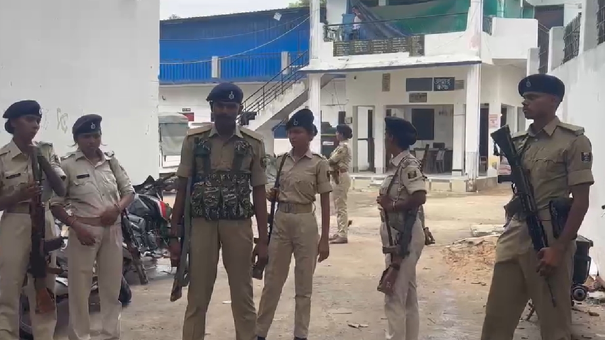 सिवान में आय से अधिक संपत्ति मामले में ईओयू की बड़ी कार्रवाई, उत्पाद निरीक्षक के 5 ठिकानों पर छापेमारी